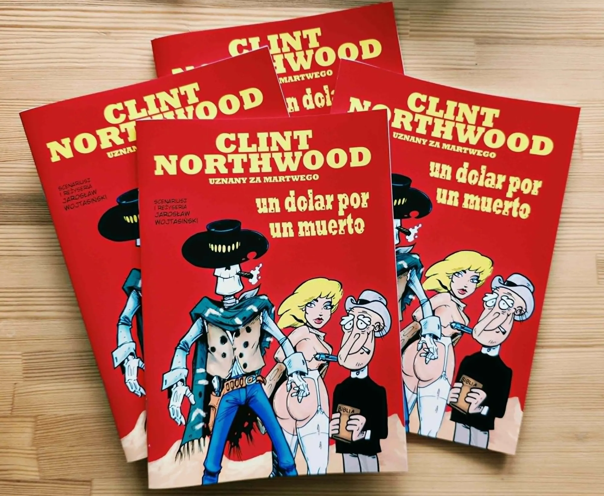 wydrukowane egzemplarze komiksu „Clint Northwood. Uznany za martwego. Un dolar por un muerto”